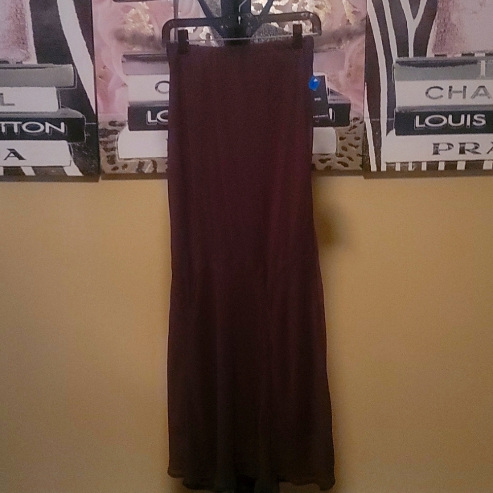 New Brown NYC 36 inch long skirt with Rayon lining. Size Large
